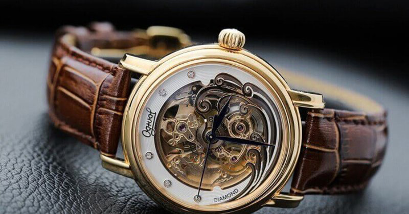 Lý do vàng nguyên khối 18k được ứng dụng chế tác trong đồng hồ